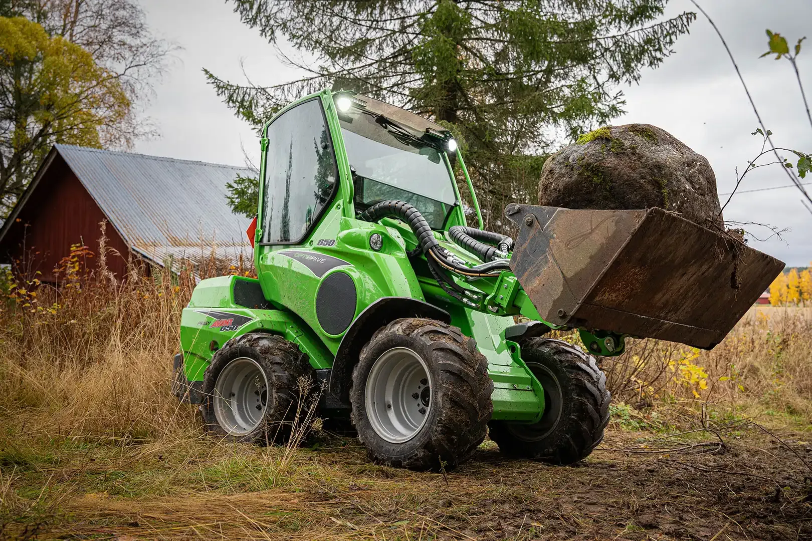 Avant 645i Loaders