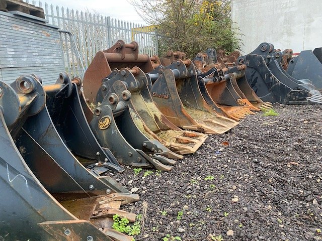 SELECTION OF USED BUCKETS