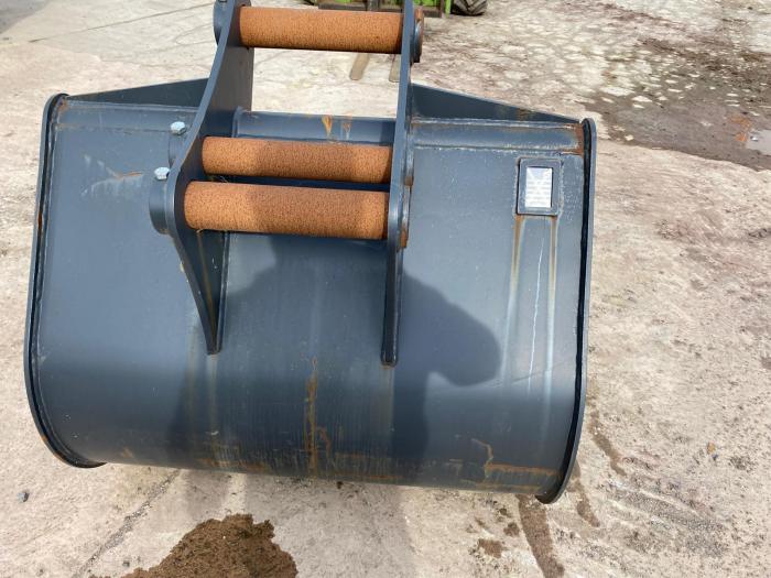 VARIOUS PIN SIZE CONCRETE BUCKETS FOR SALE - Image 3