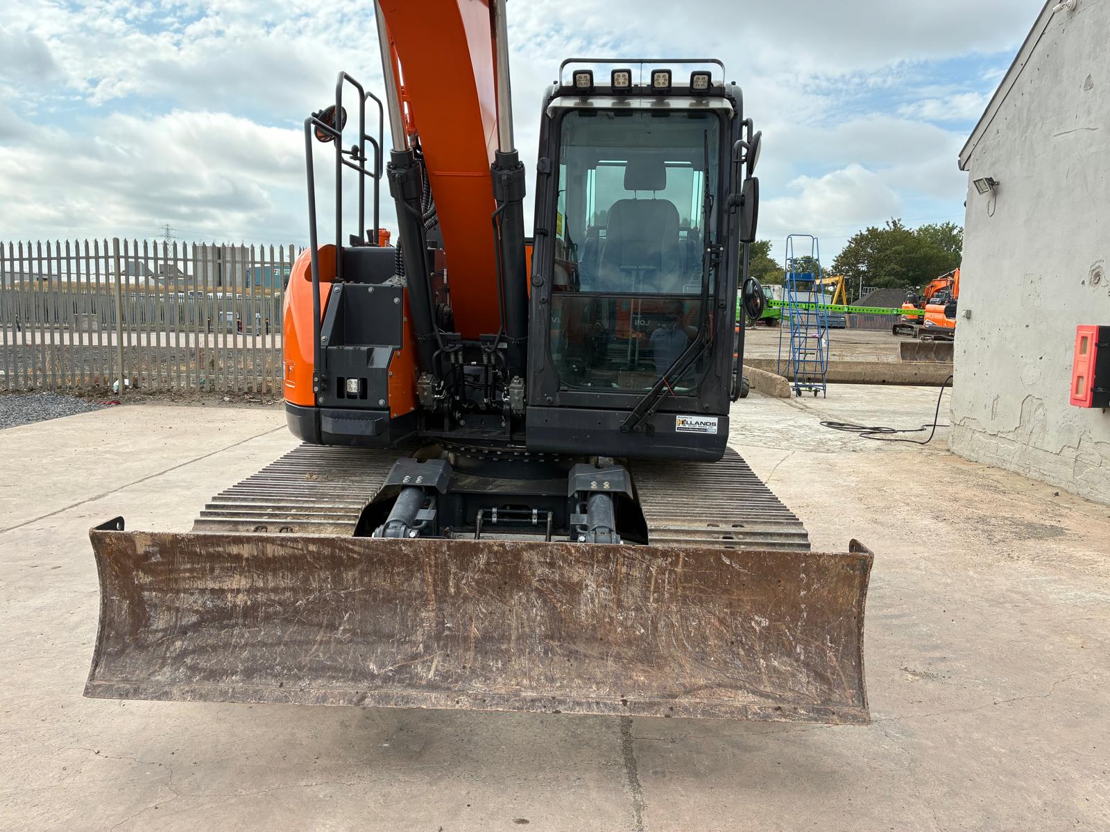 2022 DOOSAN DX140LCR-7 - Image 5