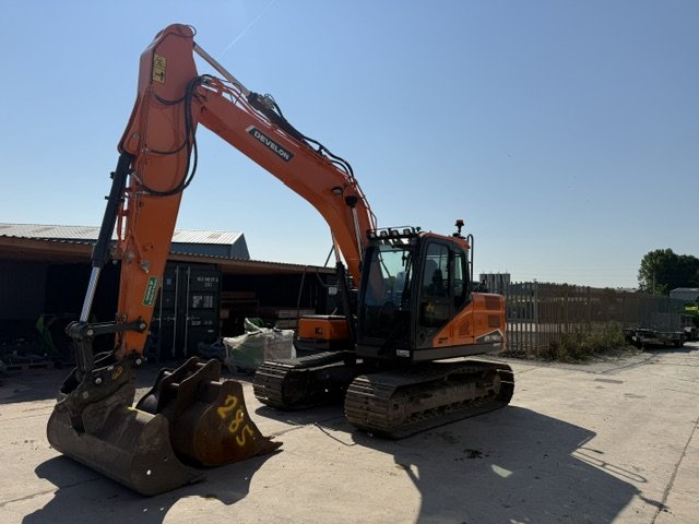 2024 DOOSAN / DEVELON DX140LC-7 - Image 2