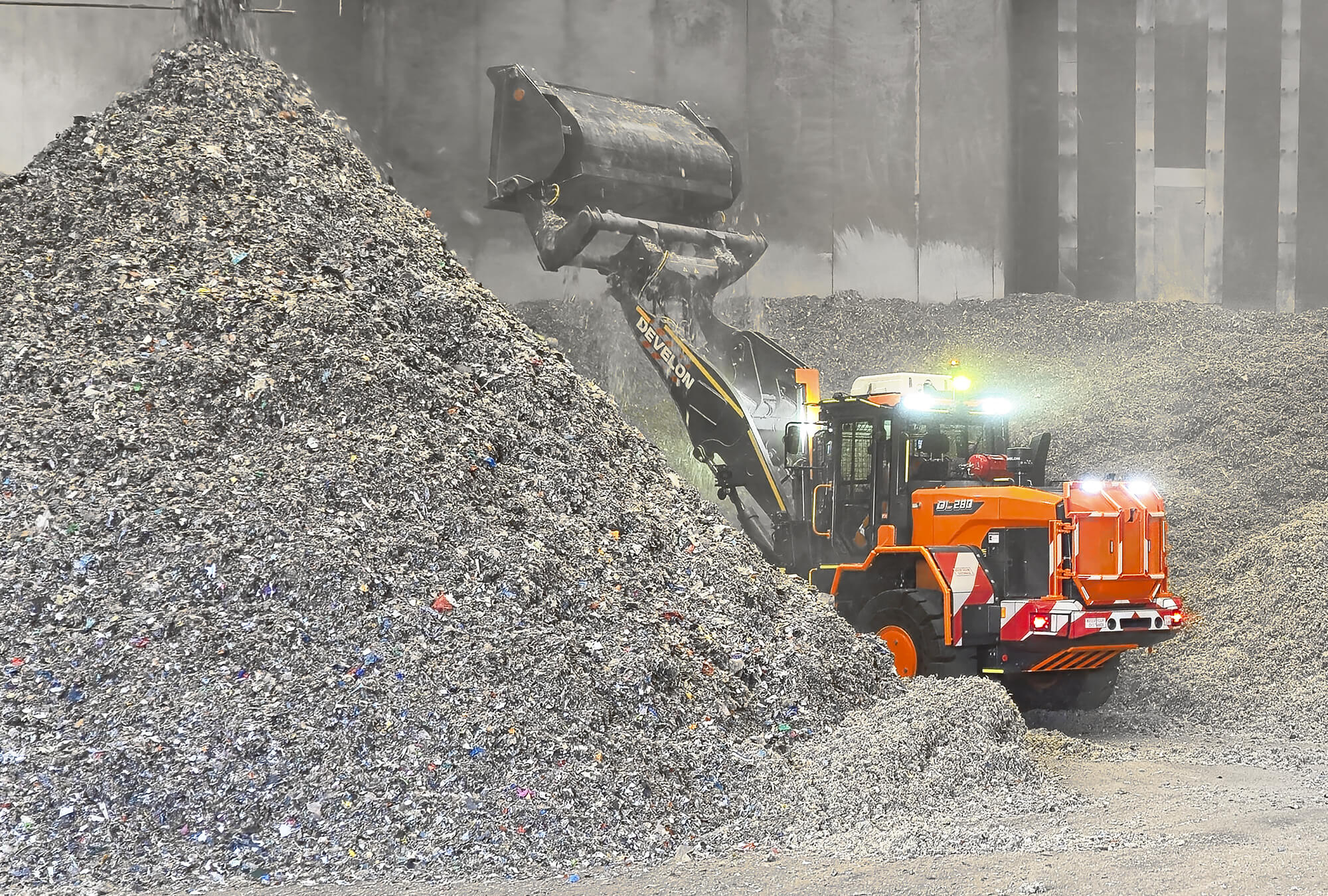 DL280-7 Waste Loader - Image 9