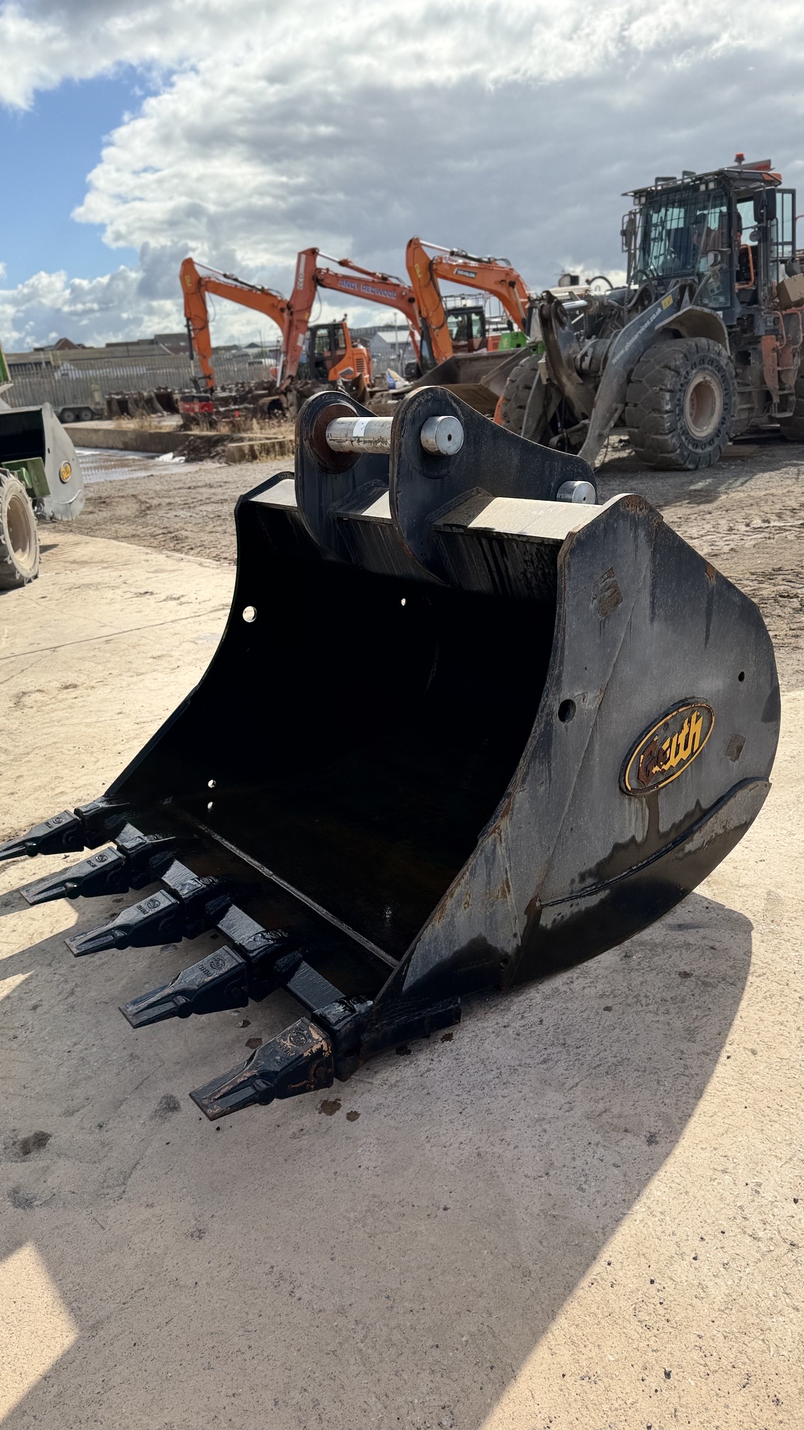 Geith 66” Bulk Bucket to suit DX340, DX350 & DX380