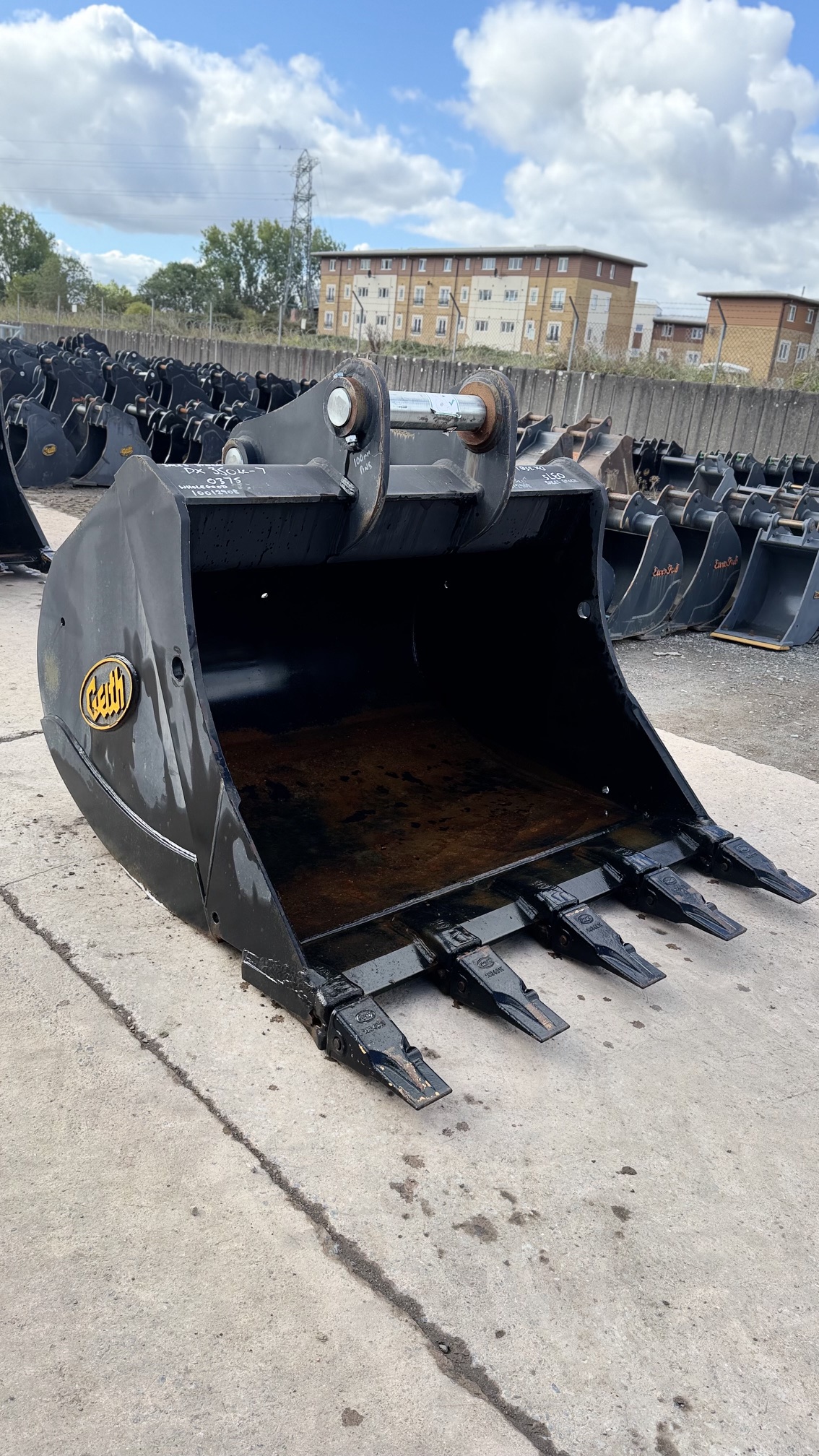 Geith 66” Bulk Bucket to suit DX340, DX350 & DX380 - Image 2