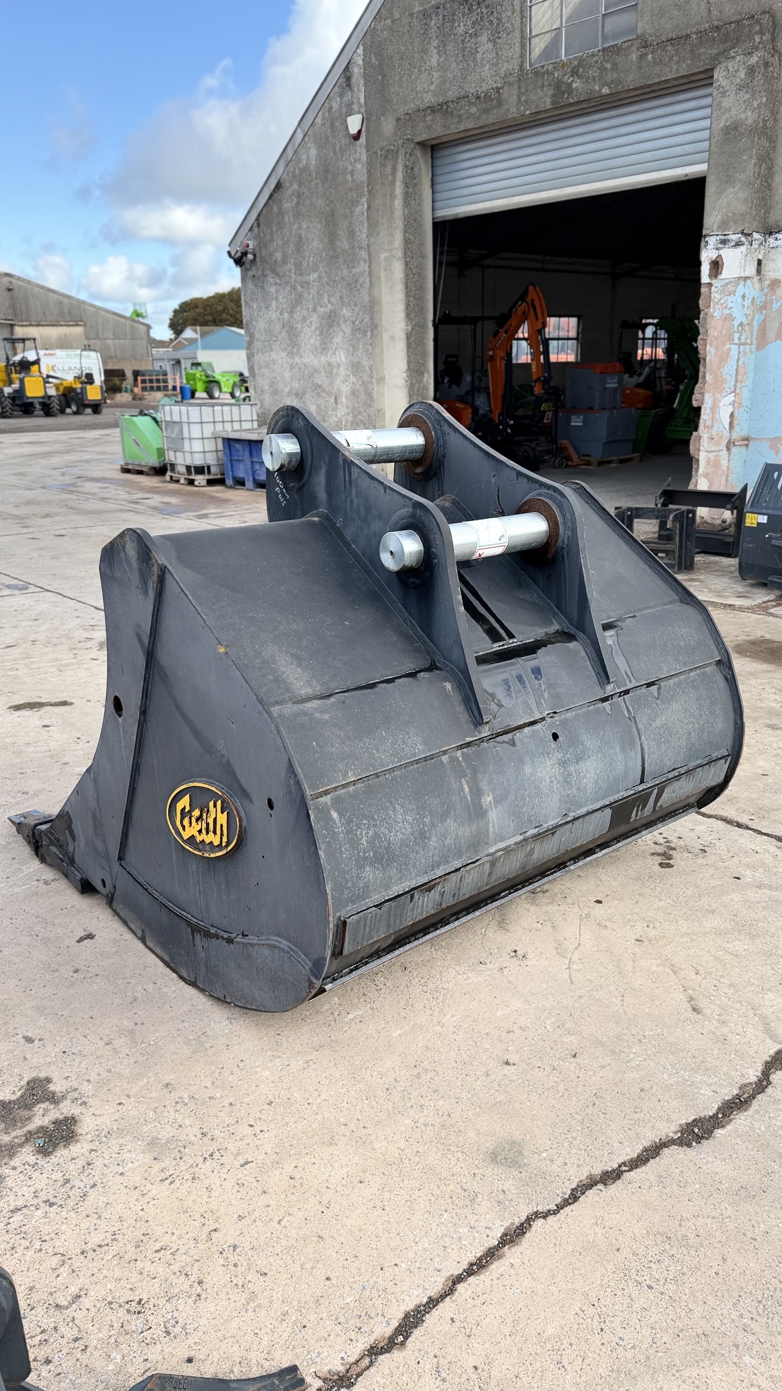 Geith 66” Bulk Bucket to suit DX340, DX350 & DX380 - Image 4