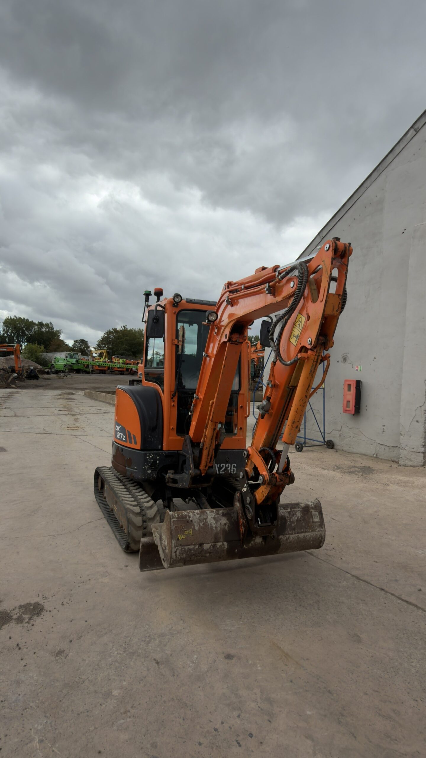 Doosan DX27Z c/w 2 buckets - Image 3