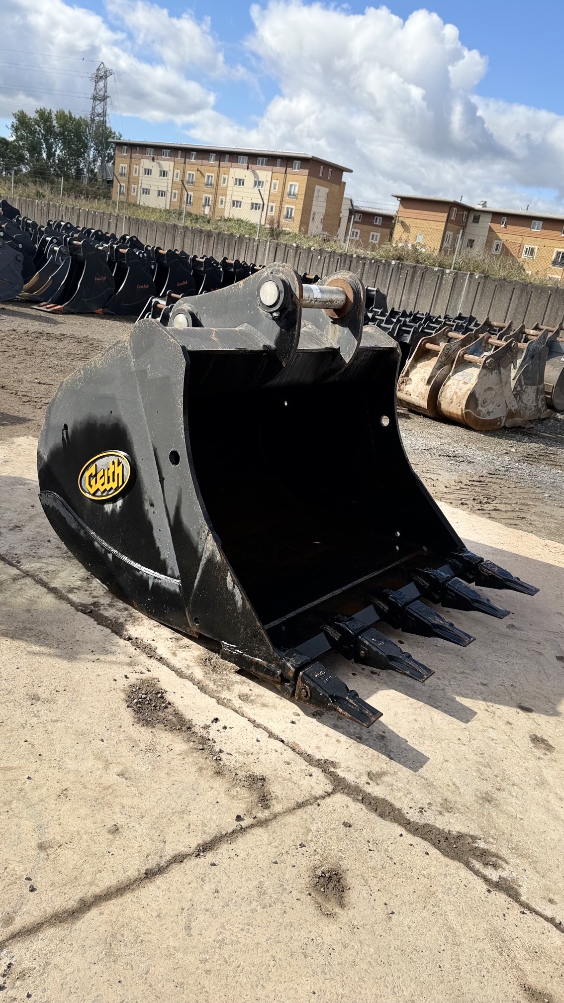 Geith 66” Bulk Bucket to suit DX340, DX350 & DX380 - Image 2