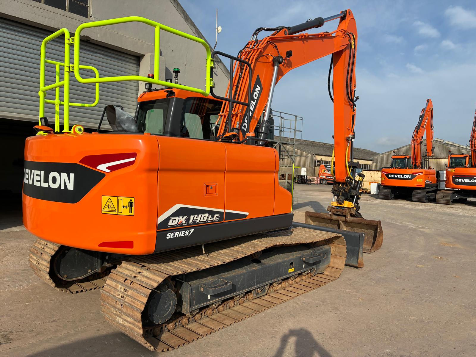 2025 DEVELON DX140LC-7K WITH ENGCON - Image 2