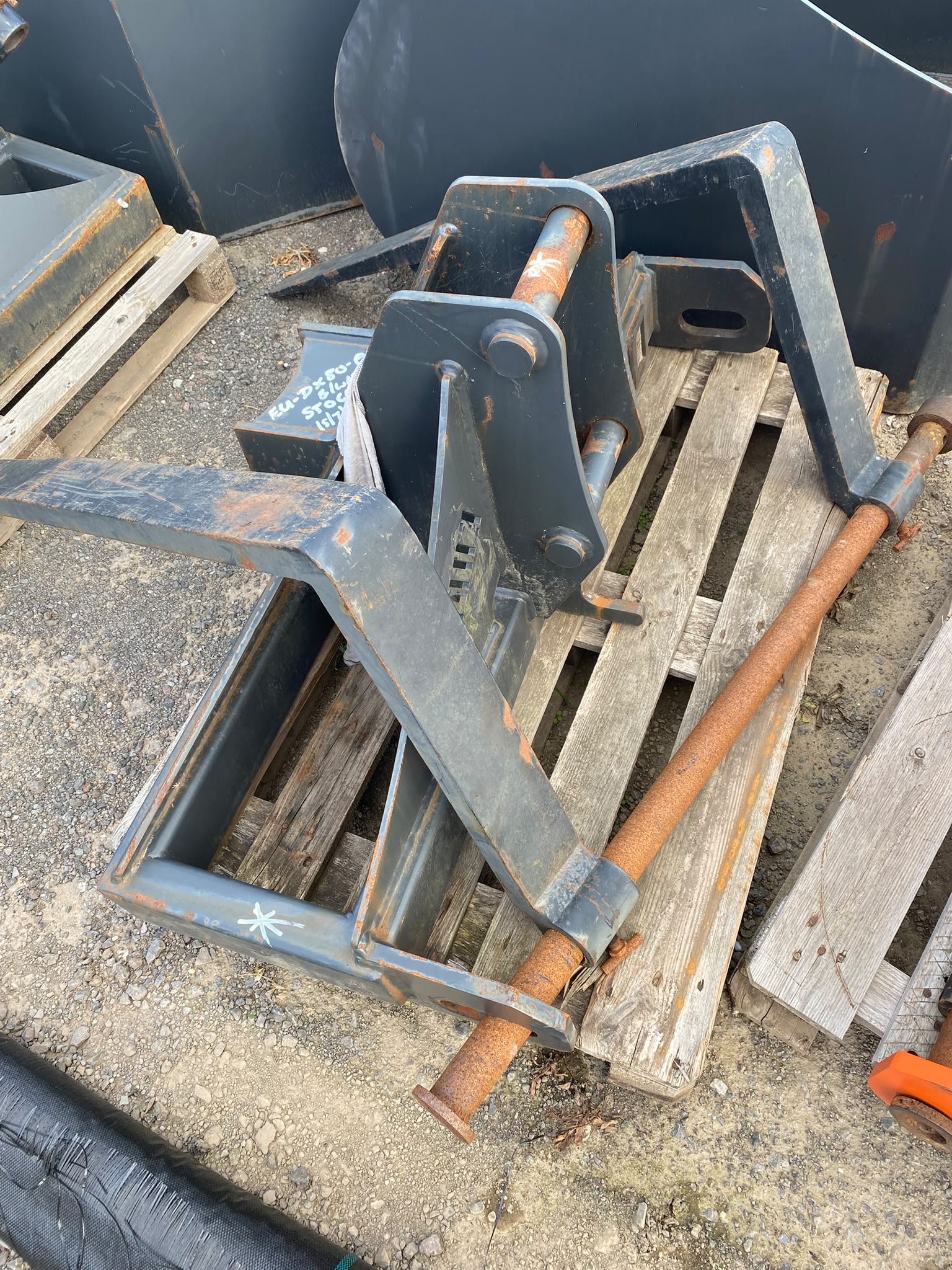 DEVELON DX80/85 PALLET FORKS 