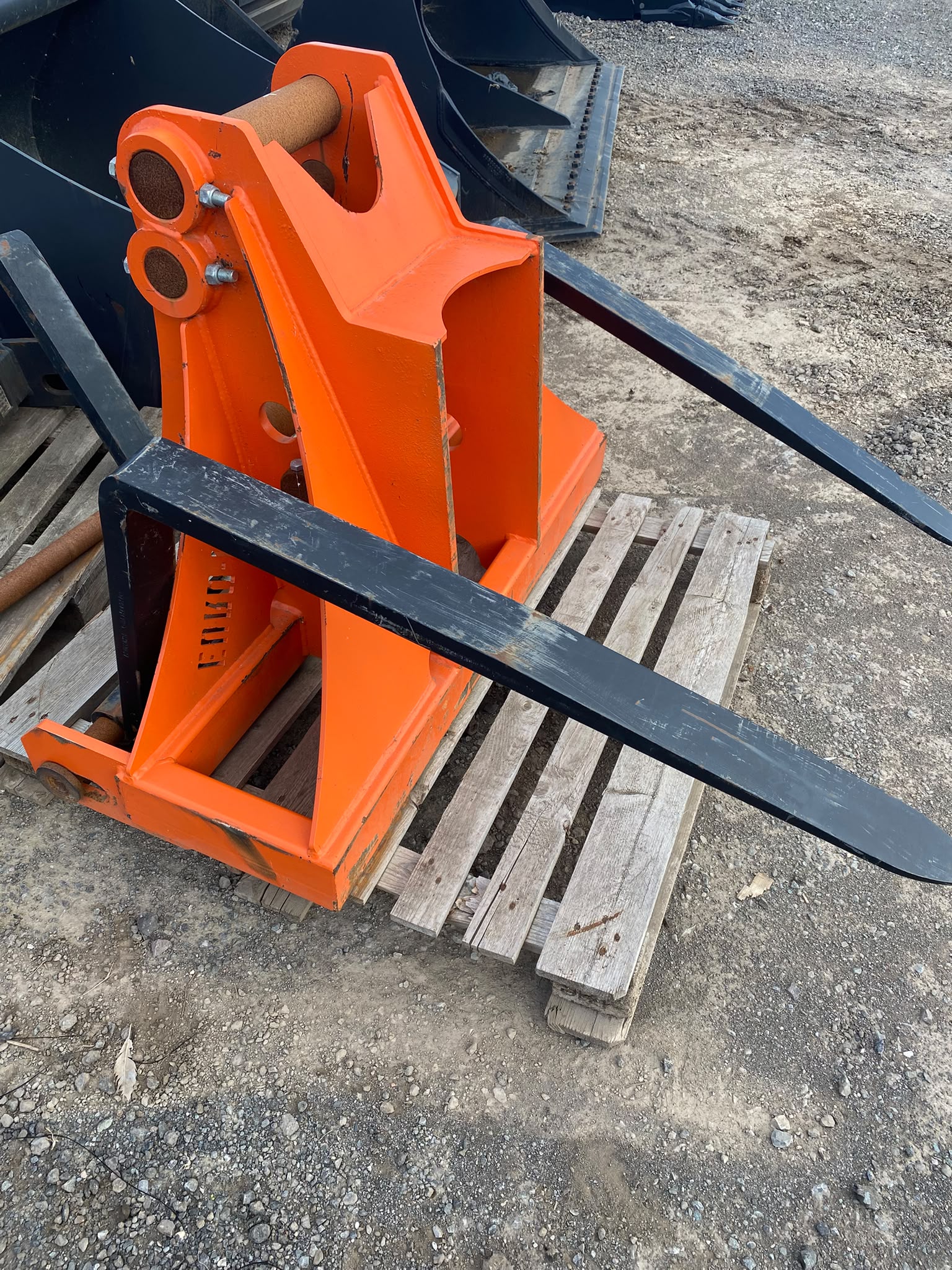 DEVELON DX140/DX225 COMBINED PALLET FORKS - Image 2